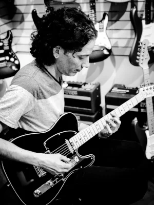 Hector del Angel Guitar, Bass Hector Del Angel is a graduate of CSUN and has been teaching at Grayson's for over 15 years. Hector believes in building relationships with students to bring them closer to their musical dreams!