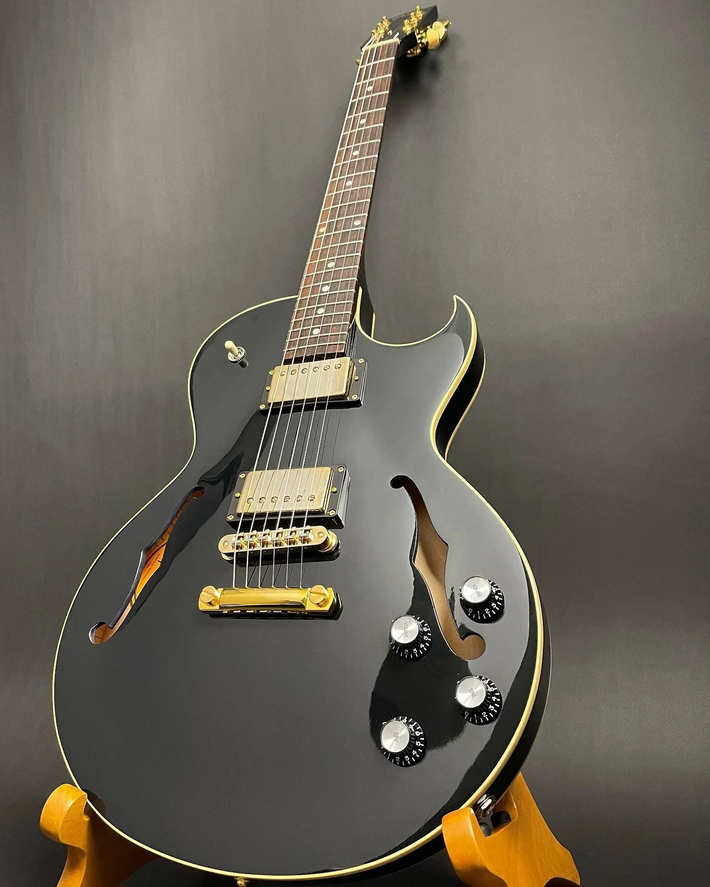 2019 Gibson ES-235 🖤

No longer in production, this is a guitar that went away too soon. Upgraded with gold hardware and a Gibson hard shell case.

An incredibly cool and elegant piece, we highly recommend you stop in and play it.
.
.
.
.
.
#Used #P