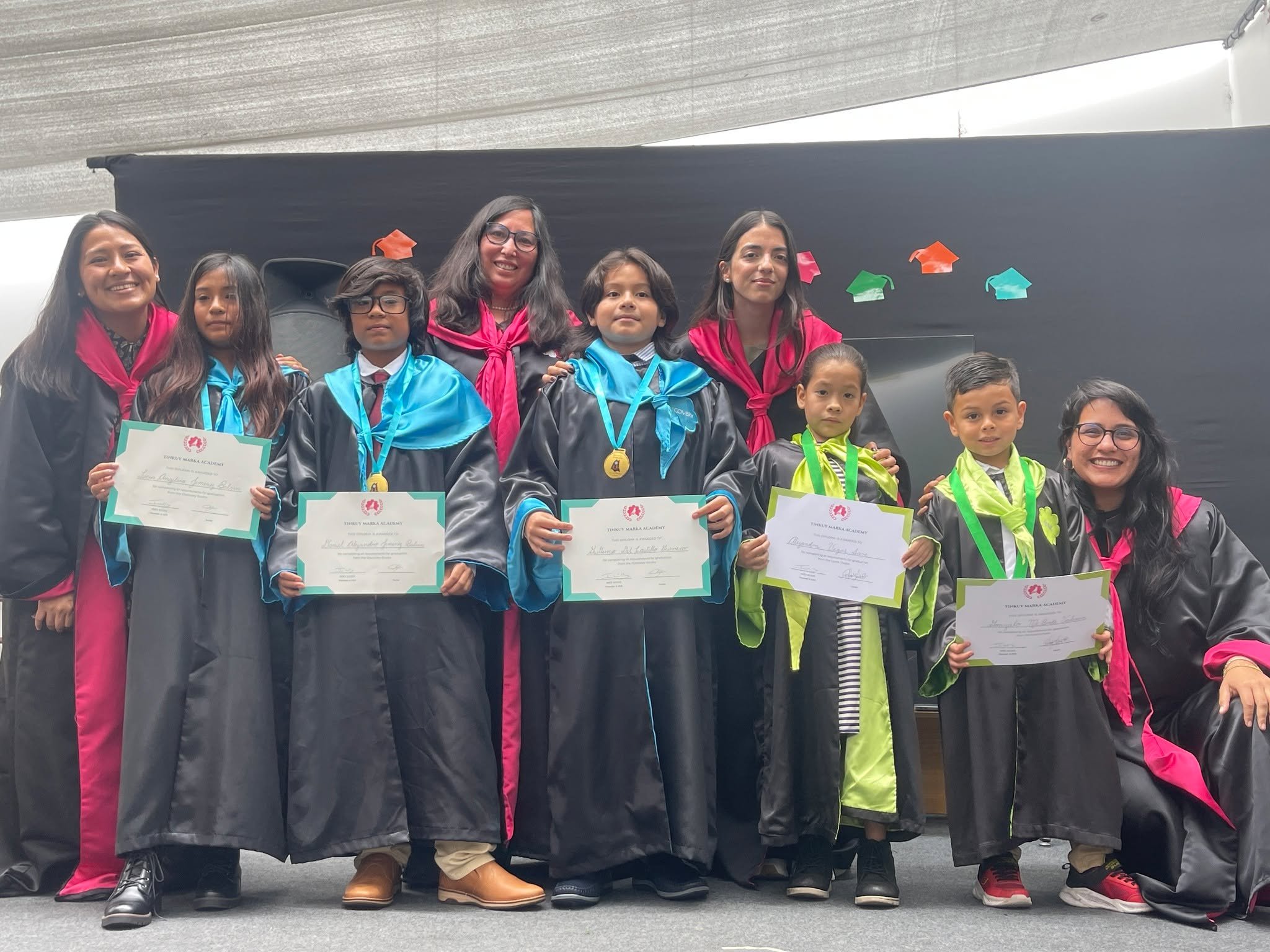 El viernes pasado celebramos un hito ✨
Los Pumas que ya iniciaron su transici&oacute;n hacia un nuevo Studio vivieron su ceremonia de graduaci&oacute;n.

Dos vienen de Spark rumbo a Discovery, y tres de Discovery avanzan hacia Ascend.
Un paso m&aacut