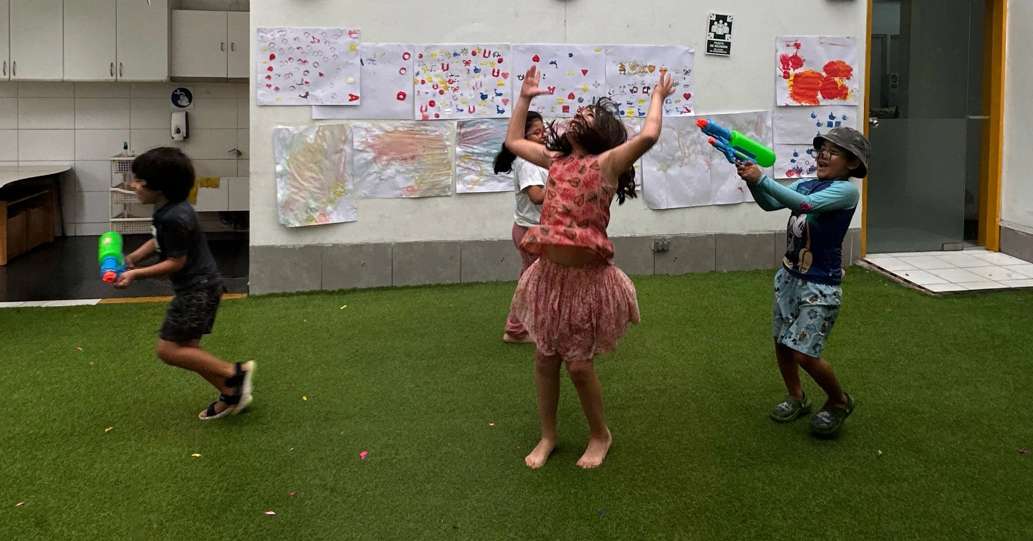 Learning also happens when we play and enjoy together. 💦✨
Discover our approach. 

🔗 Website link in our bio