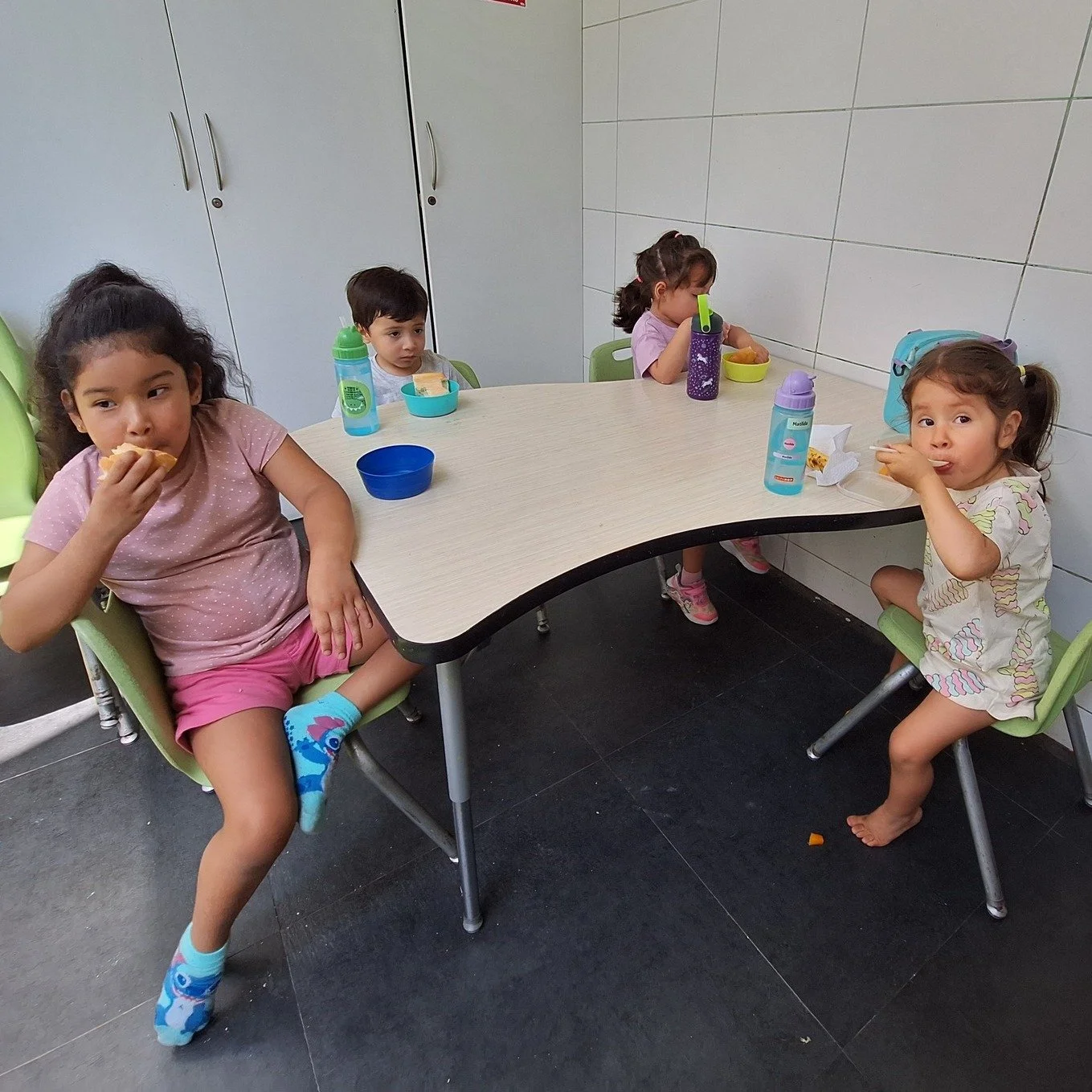 Autonomy develops from the early years.
Small choices. Real responsibility. 😉

✅ www.tinkuymarkaacademy.com