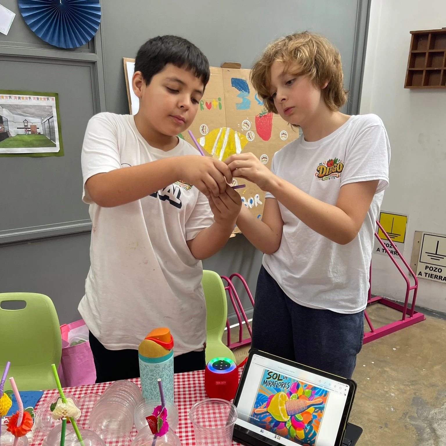 The E-Ship Quest invited Pumas to build real businesses from the ground up.
Pizza, cookies, and lemonade created, tested, and shared with the community.

In a learner-driven environment, learning happens by doing. 🚀
🔗 www.tinkuymarkaacademy.com