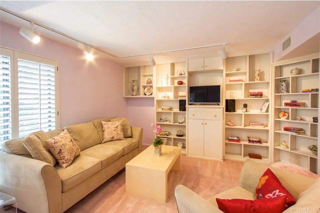 15233 MAGNOLIA BLVD #205 