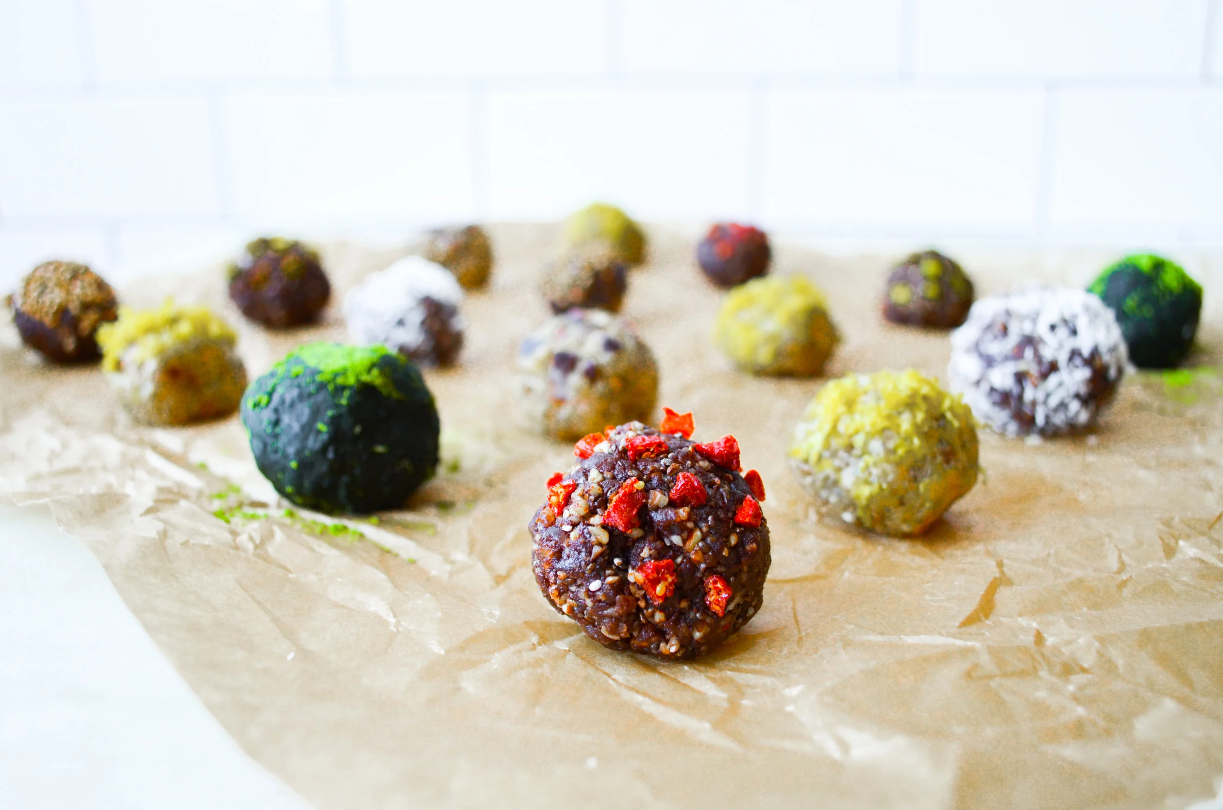 energy bites // #ShiraRD #paleo #refinedsugarfree #SnacksbyShira
