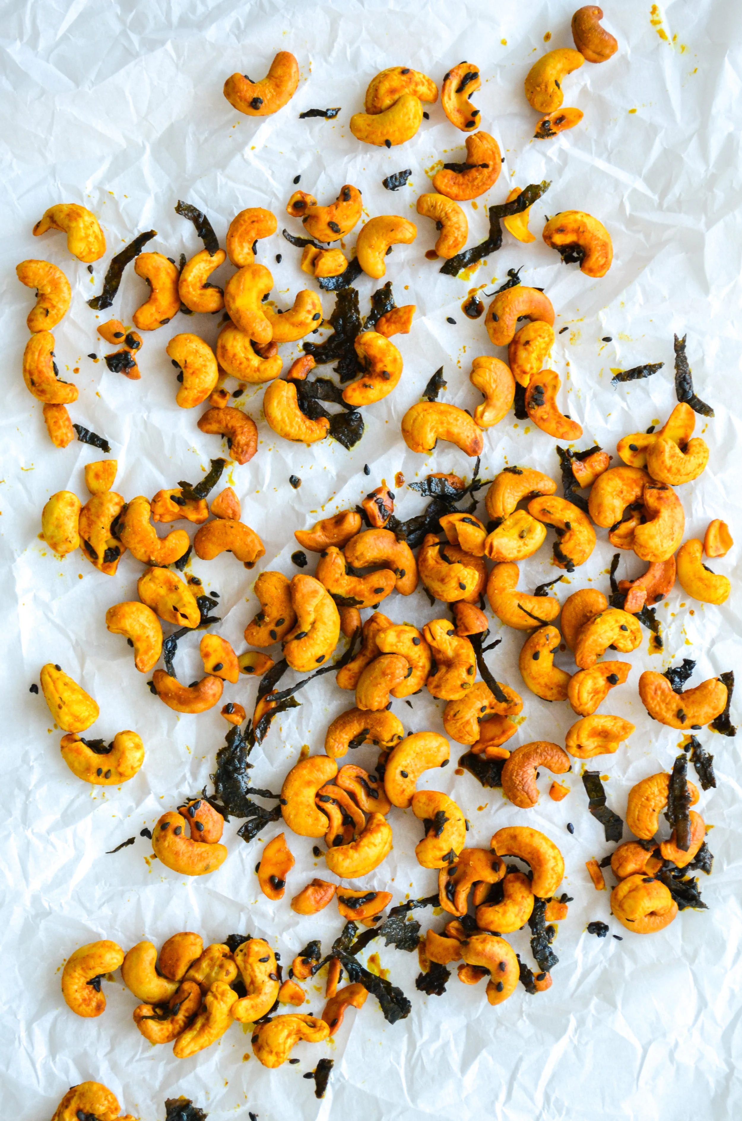 roasted turmeric cashews // #ShiraRD #paleo #refinedsugarfree #SnacksbyShira