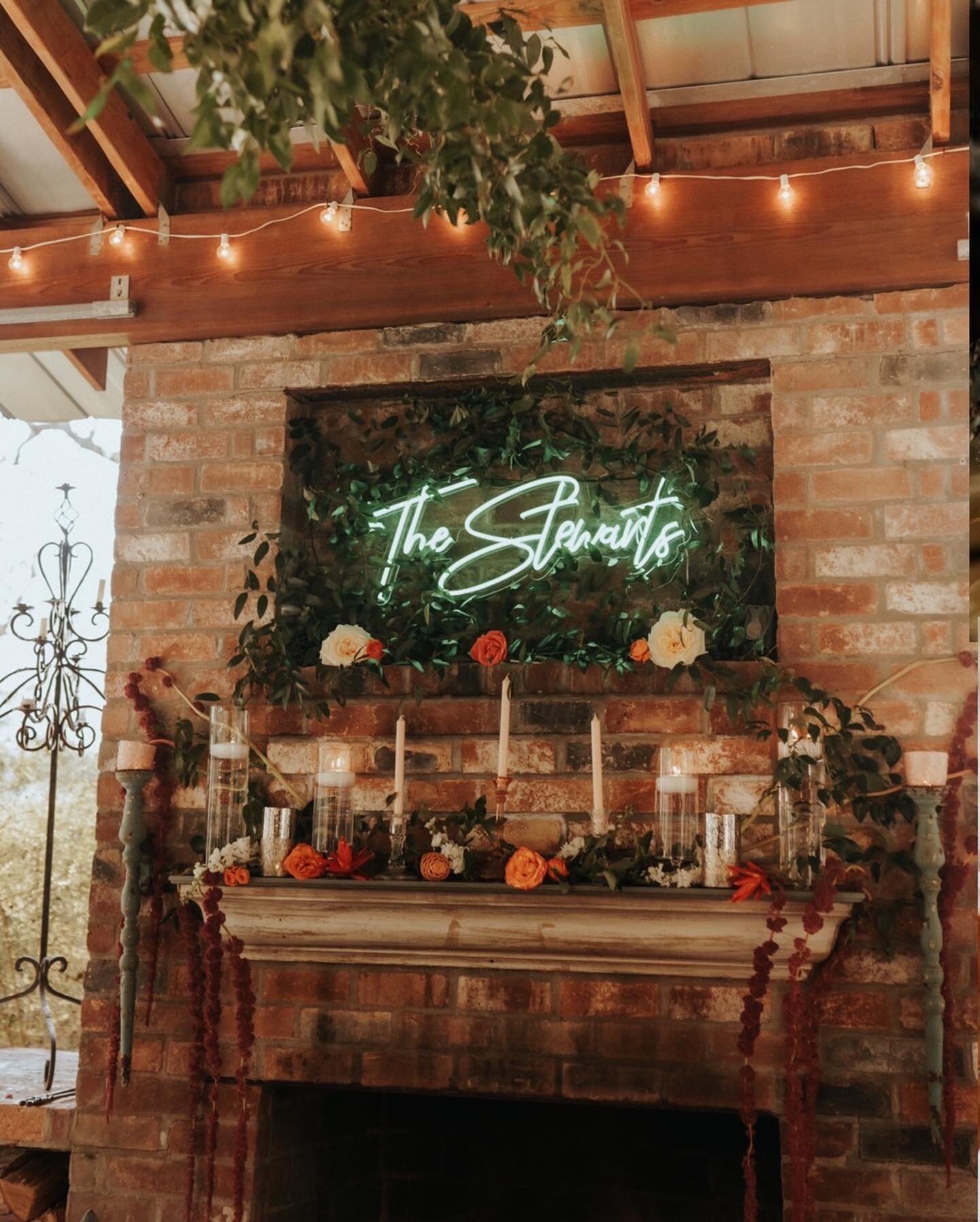 Always a sucker for neon signs but the decor for this reception was so whimsy! Heather and Ben knew exactly how to swoon us.