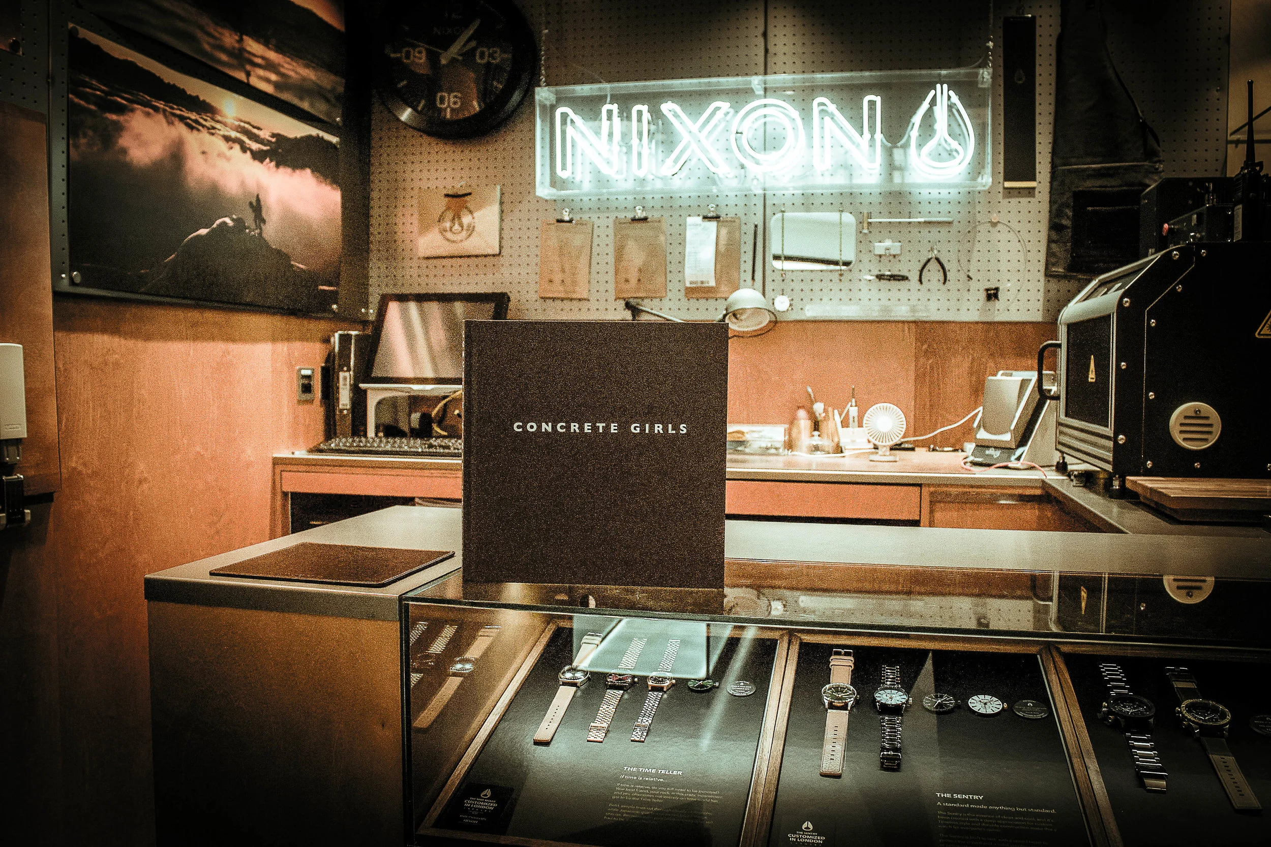 concretegirls-nixon-1977.jpg