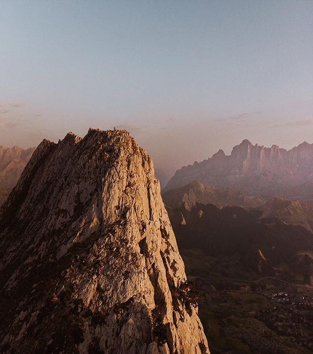 There&rsquo;s very little in this world that surpasses the feeling of standing face to face with the raw power of a mountain.
.
.
.
.
.
.
#wonderful_places #expofilm #discoverearth #natureaddict #timeoutsociety #5dmarkiv #welltravelled #liveauthentic