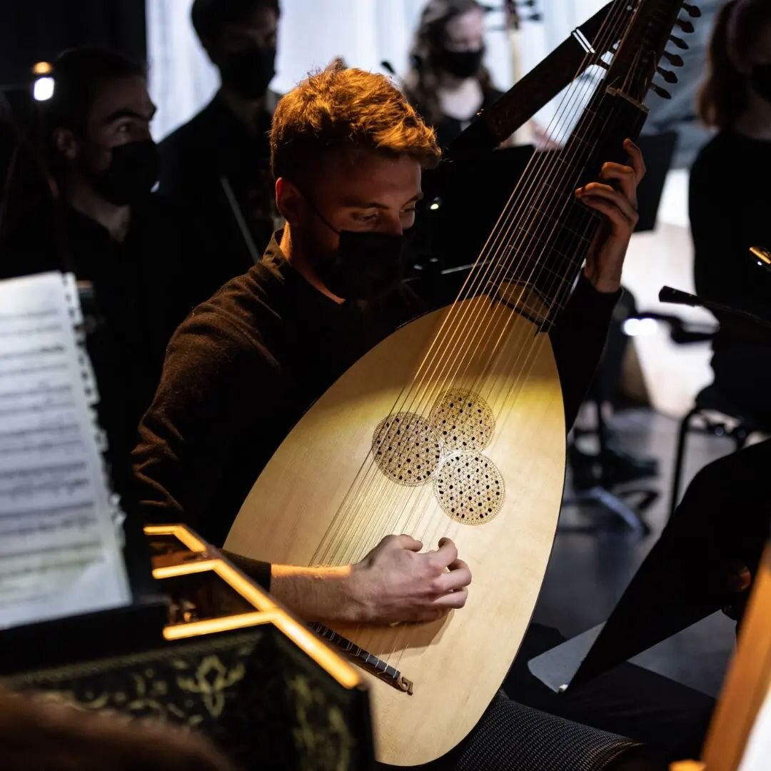 Getting continuo ready again...scores have arrived for Richard Mill's new opera 'Galileo', performed by @victorianopera and La compania: Premiere performance, Wednesday December 20 at the Palais Theatre! 
.
.
📷 Ben Fon, from a 2020 (masked up) produ
