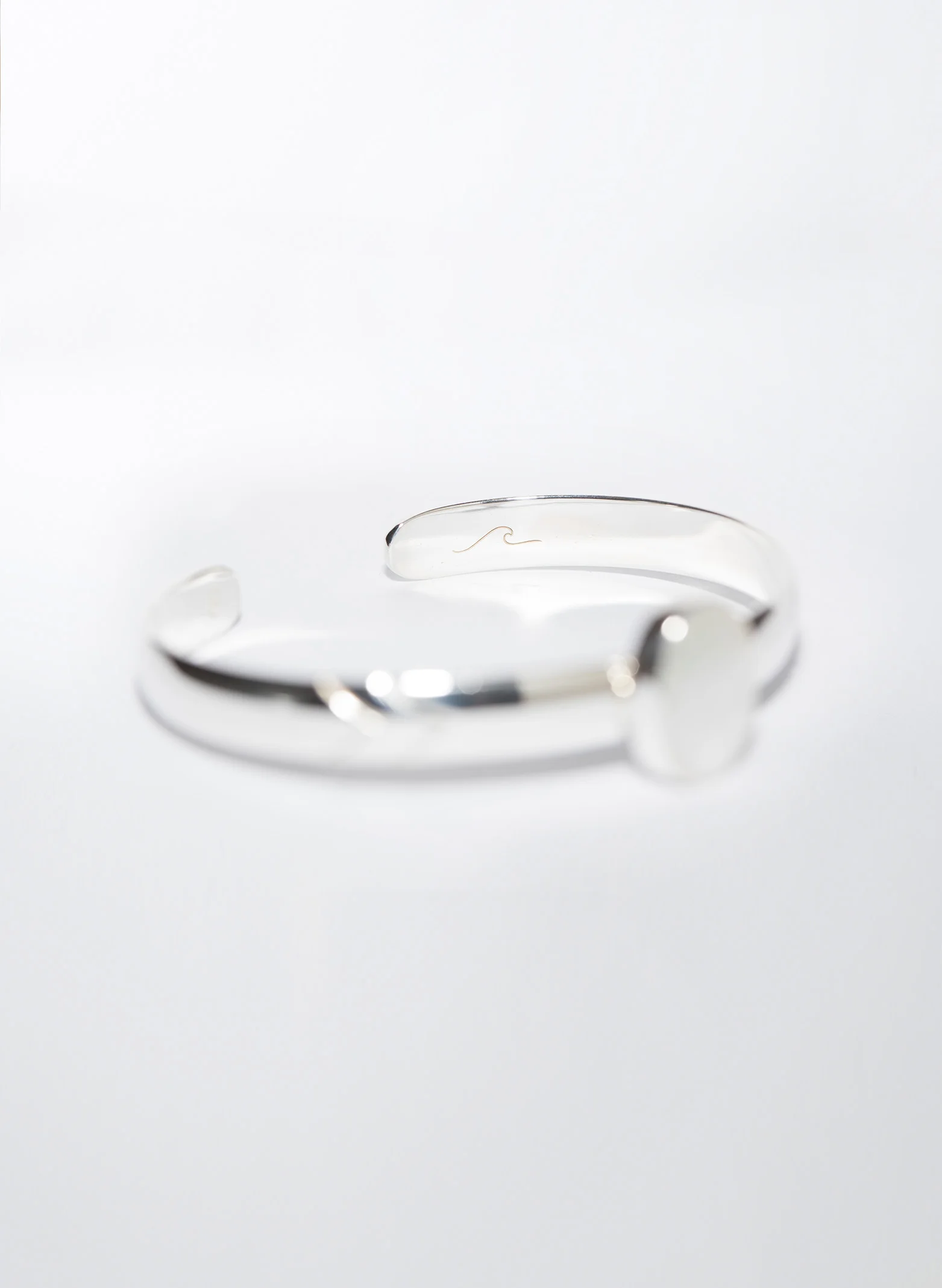 detail-silver-beach-bangle.jpg