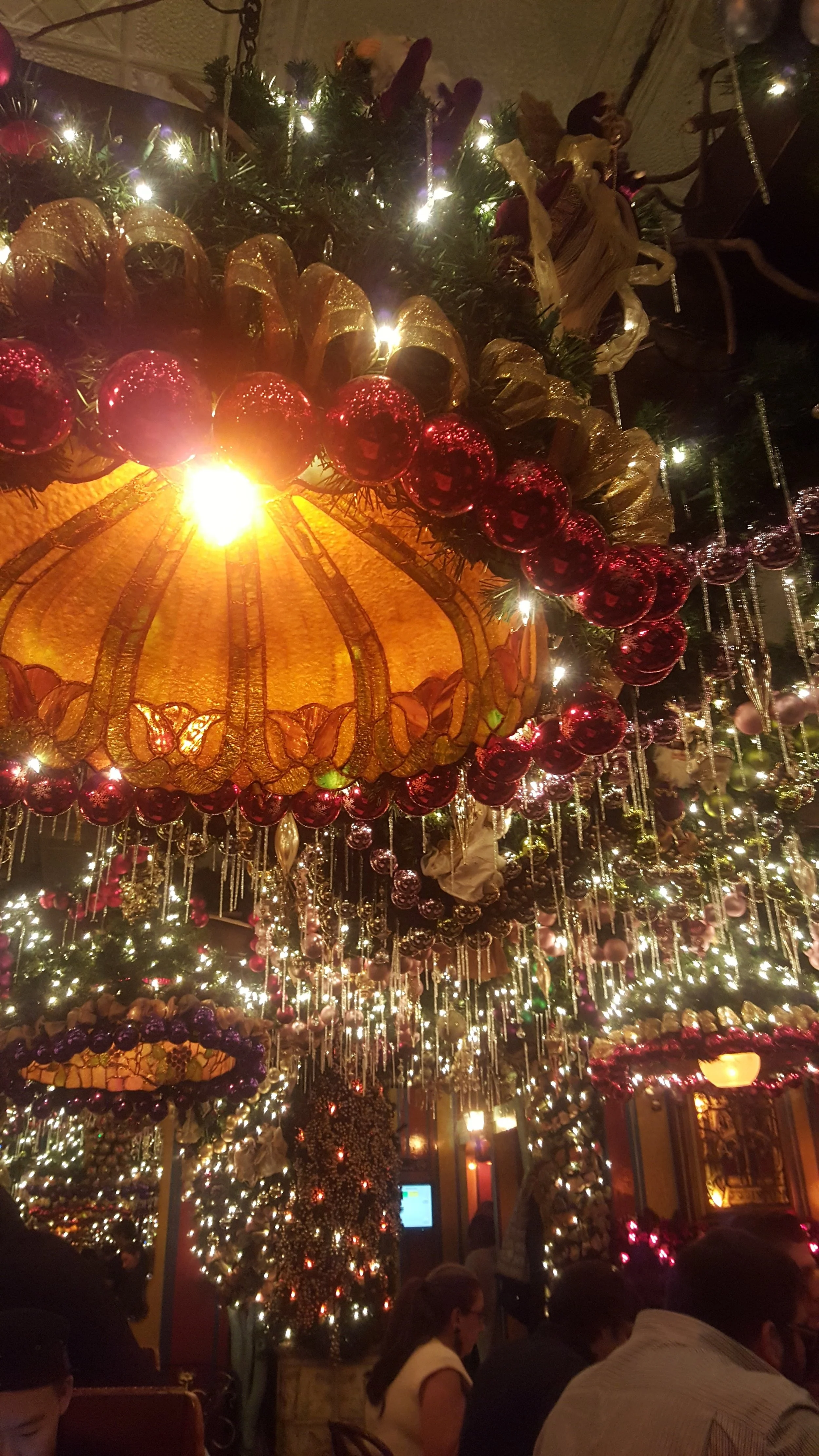 Rolph's Restaurant - Christmas vomited all over this restaurant :)