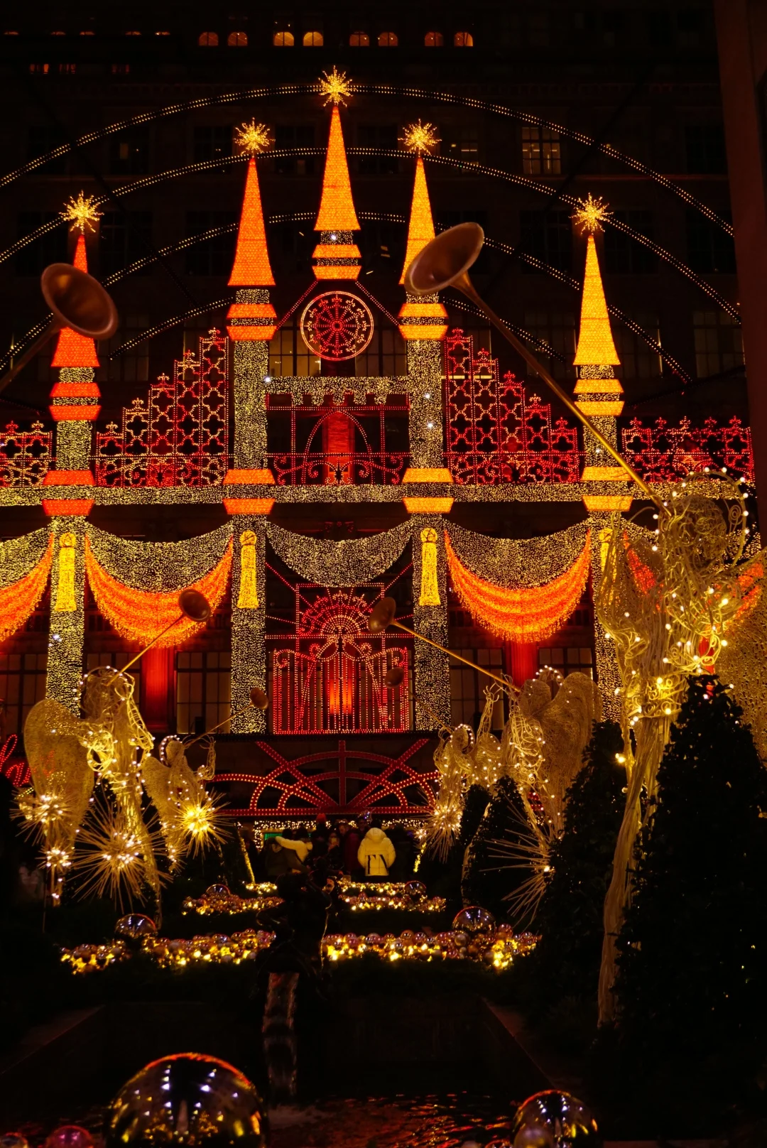 Rockefeller facing Saks Fifth Ave and its beautiful annual light show.
