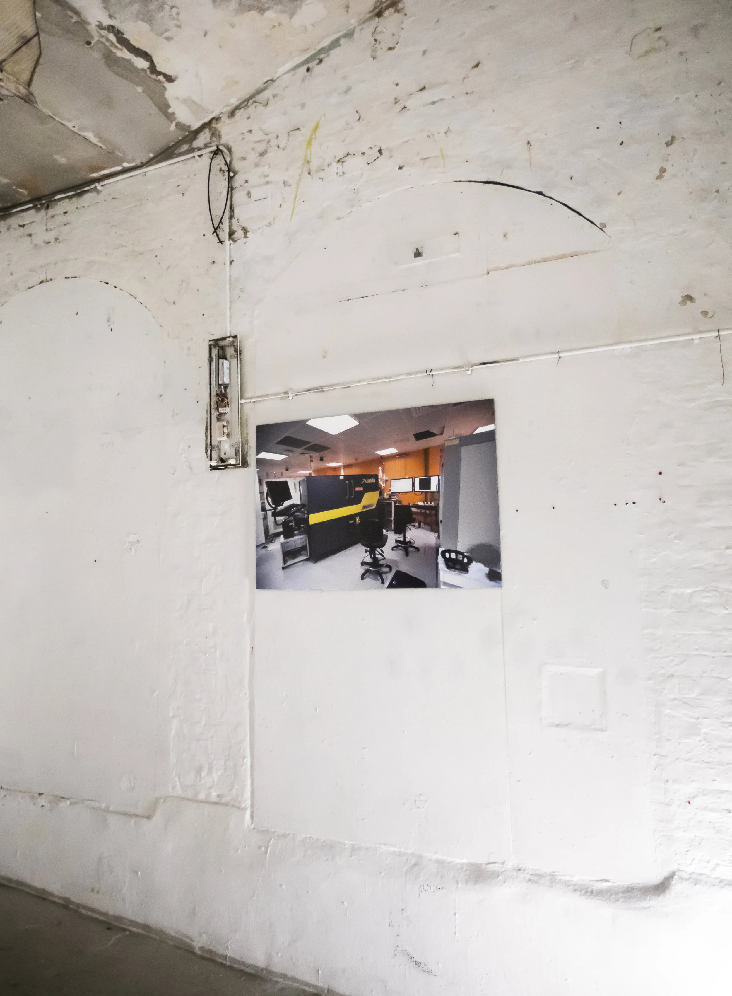  Remedios refused to get scanned (even though she had been exposed) , mounted photographic print, 118.9x79 cm, 2017