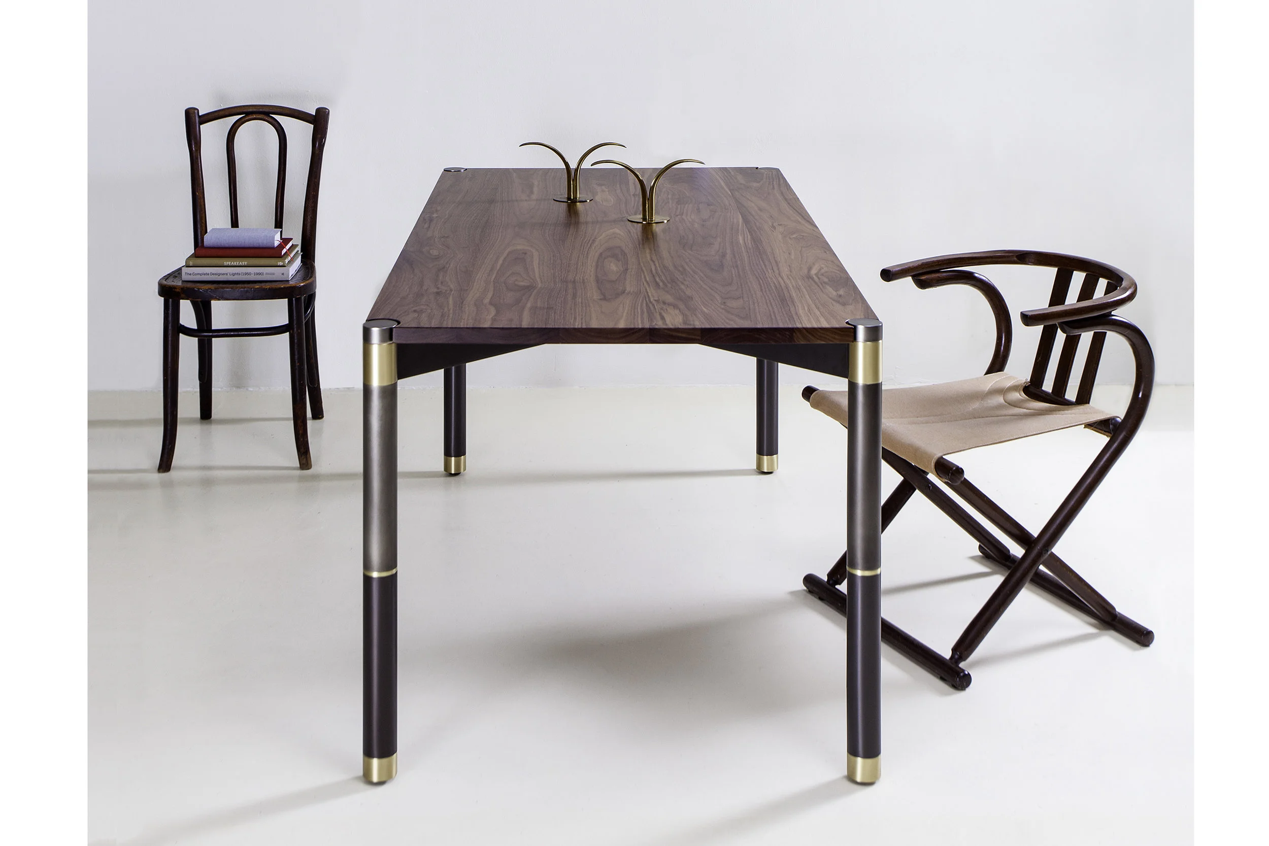 Avram_Rusu_Nova_Small_Dining_Table_2.jpg