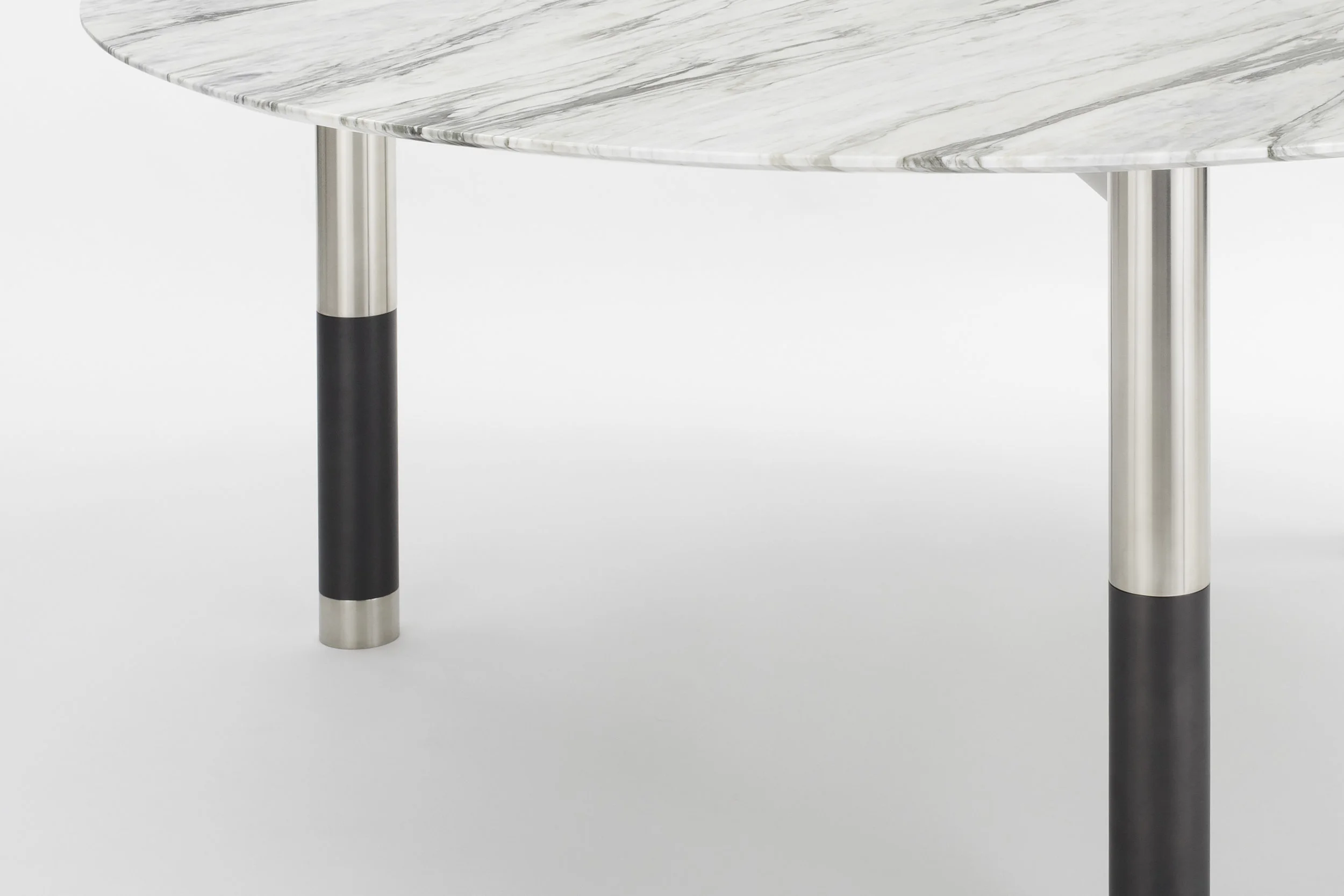 Avram_Rusu_Nova_Round_Dining_Table_2.jpg