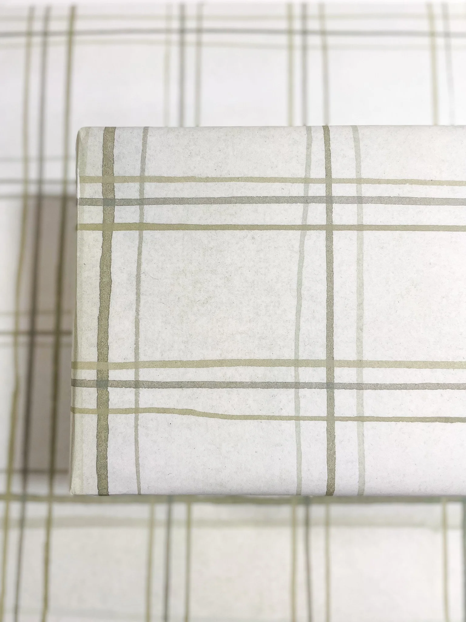 Grey Skinny Plaid Gift Wrapping Sheets
