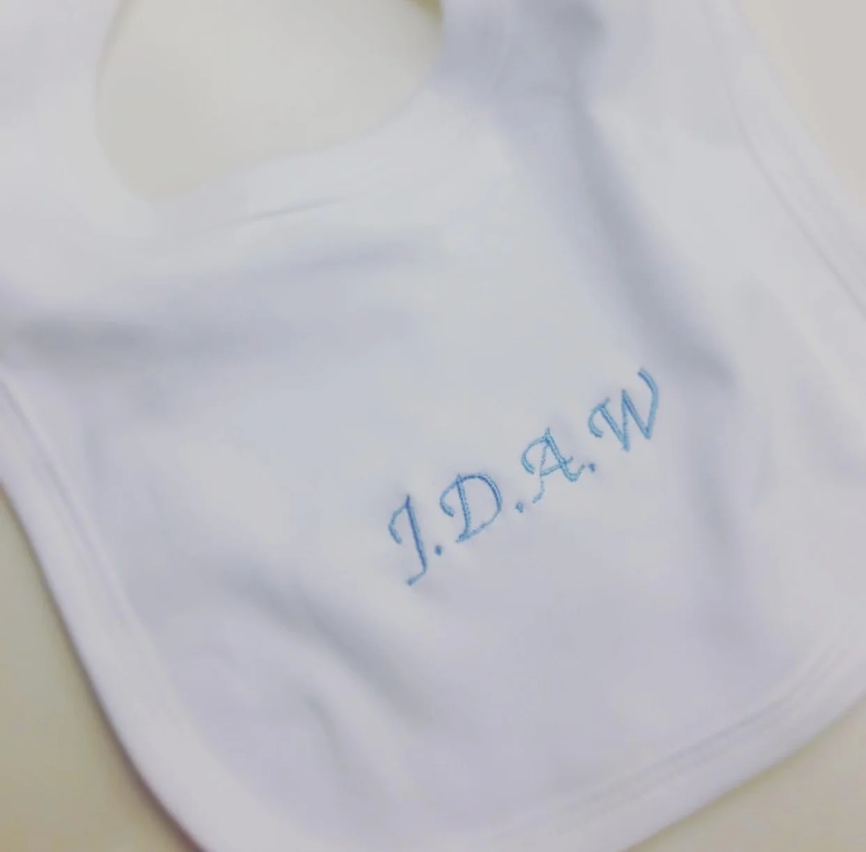 bb plain bib 2.PNG