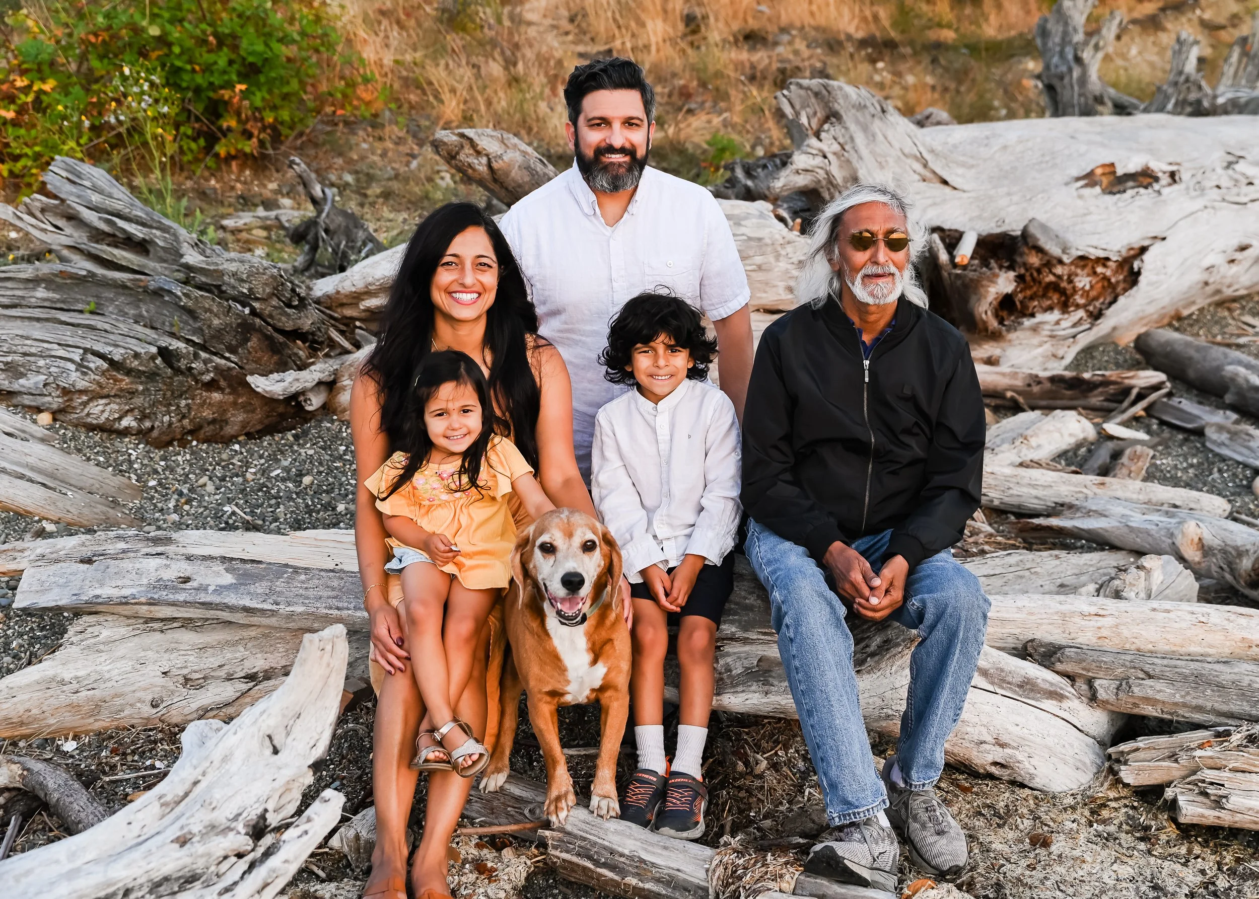 puyallup-wa-family-photographer-rocky-beach.jpg