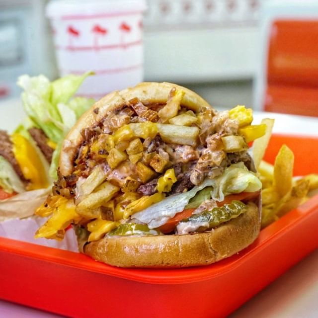 🙈 Debunky the funky monkey!🙈⠀
DEETS:⠀
📍 In-N-Out &bull; @innout &bull; Sacramento, CA⠀
-*--*-*--*--*--*-*--*-⠀
🙈 Couldn't decide between In-N-Out animal style fries or burger&hellip; so, I ordered both and fashioned this!🙉 Because I enjoyed this