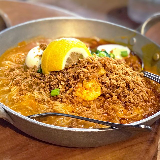 🇵🇭🇺🇸 July 4th is Filipino-American Friendship Day!
What Filipino food would you eat with your  friends, today?
-*--*-*--*--*--*-*--*-⠀
My fave Filipino noodles!💖🙂⠀
-*--*-*--*--*--*-*--*-⠀
DEETS:⠀
📍 Isla Filipino Restaurant &bull;  @IslaCalifor