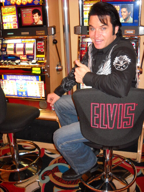 Elvis SLots in Vegas.JPG