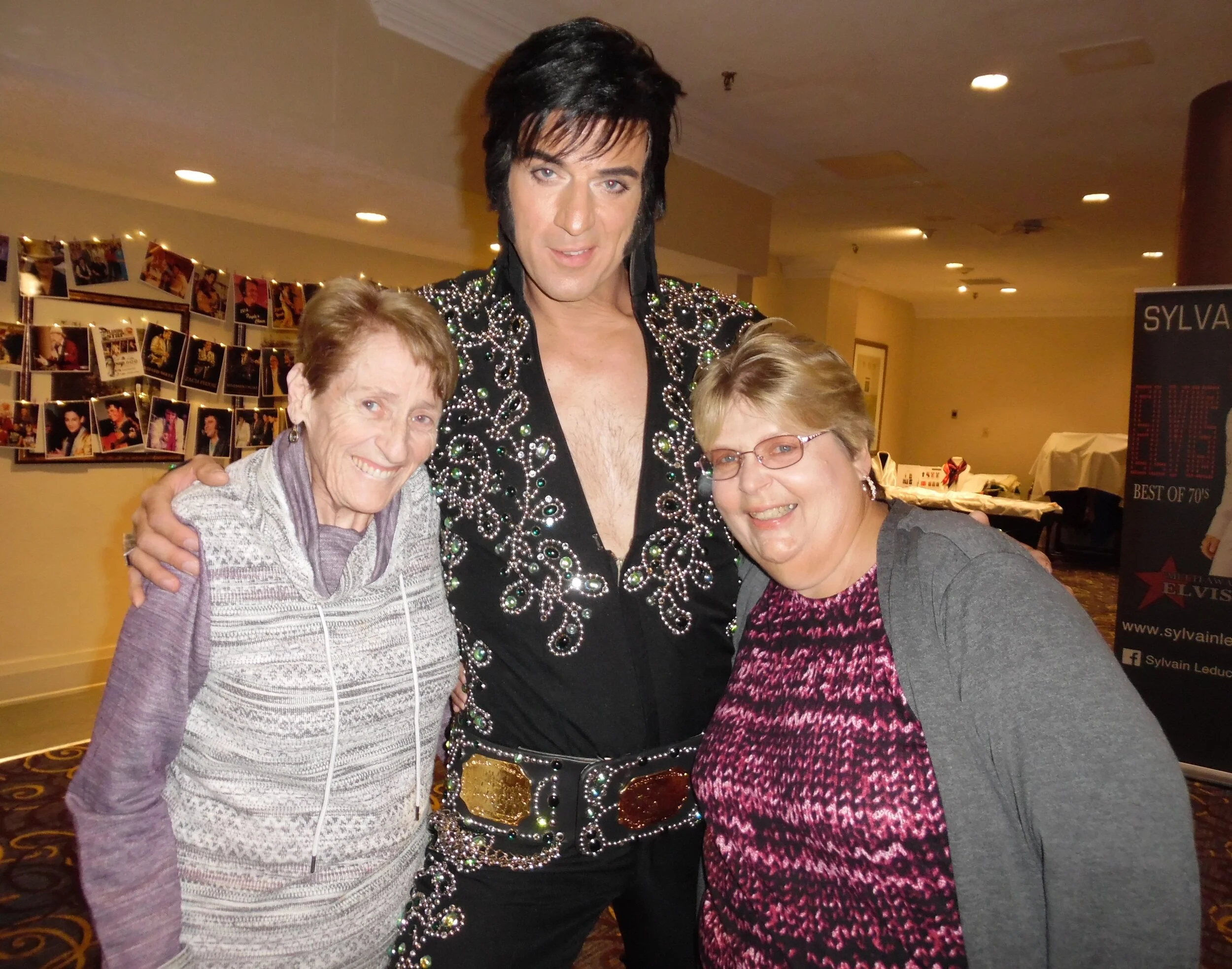 FS-Oliver Steinhoff and fans.JPG