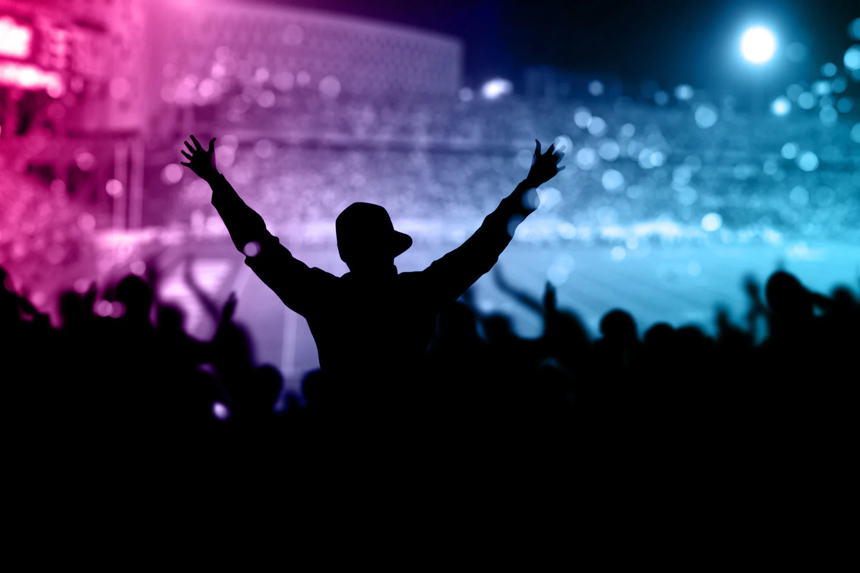 photodune-1344690-crowd-on-the-stadium-m_Z.jpg