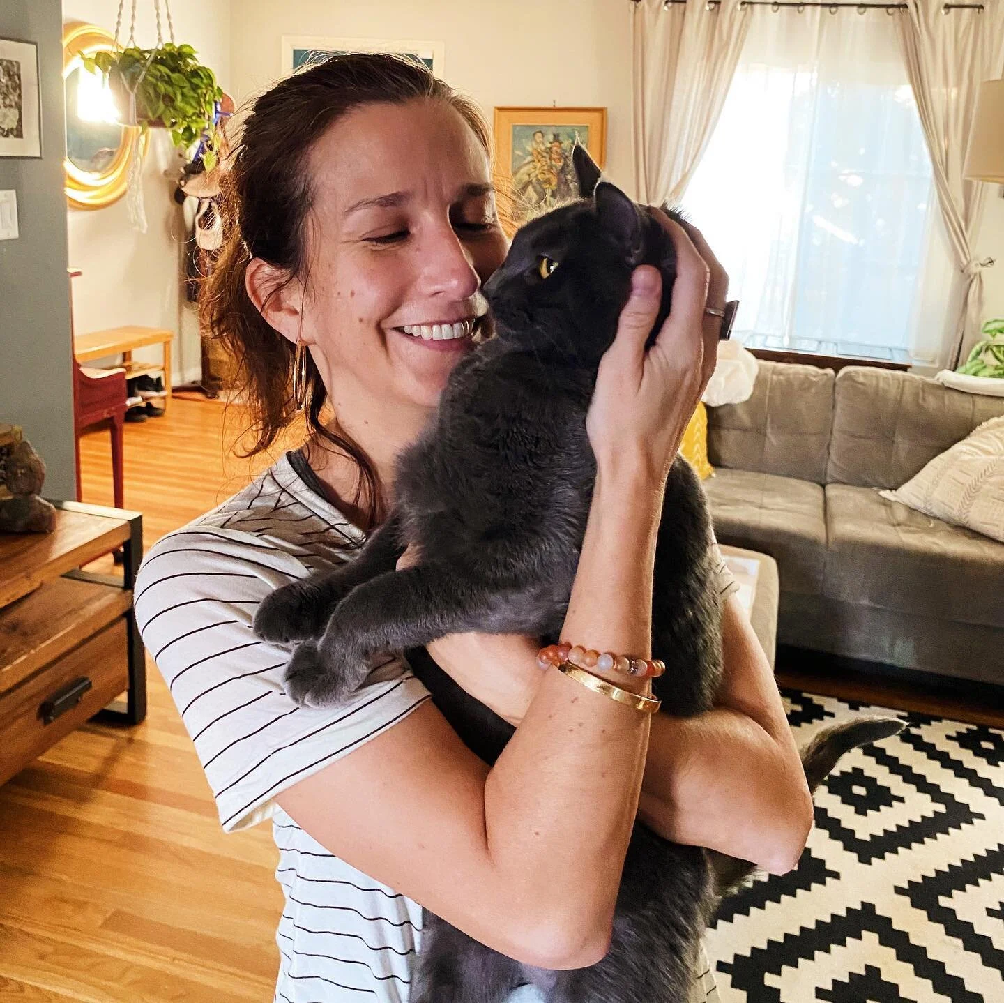 ✨VOLUNTEER OF THE MONTH✨ 

Angela heard about Whiskers and Wine from a coworker (fellow volunteer Kristie!) and started volunteering in August 2022. She has really been enjoying connecting with the cats and other passionate cat people.  She especiall