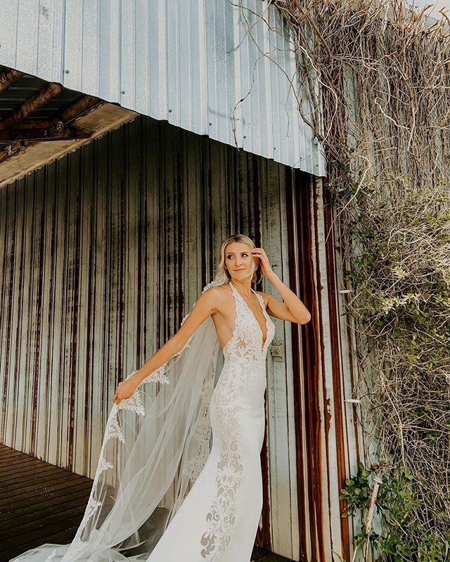 It&rsquo;s official!
I have another sister. ✨
anddd she&rsquo;s a QUEEN! 🤍
&bull;
&bull;
&bull;
#photographer #weddingphotographer #dirtybootsandmessyhair #weddingwire #liveauthentic #couplephotography #wildgoldenlove #instawedding #junebugweddings 