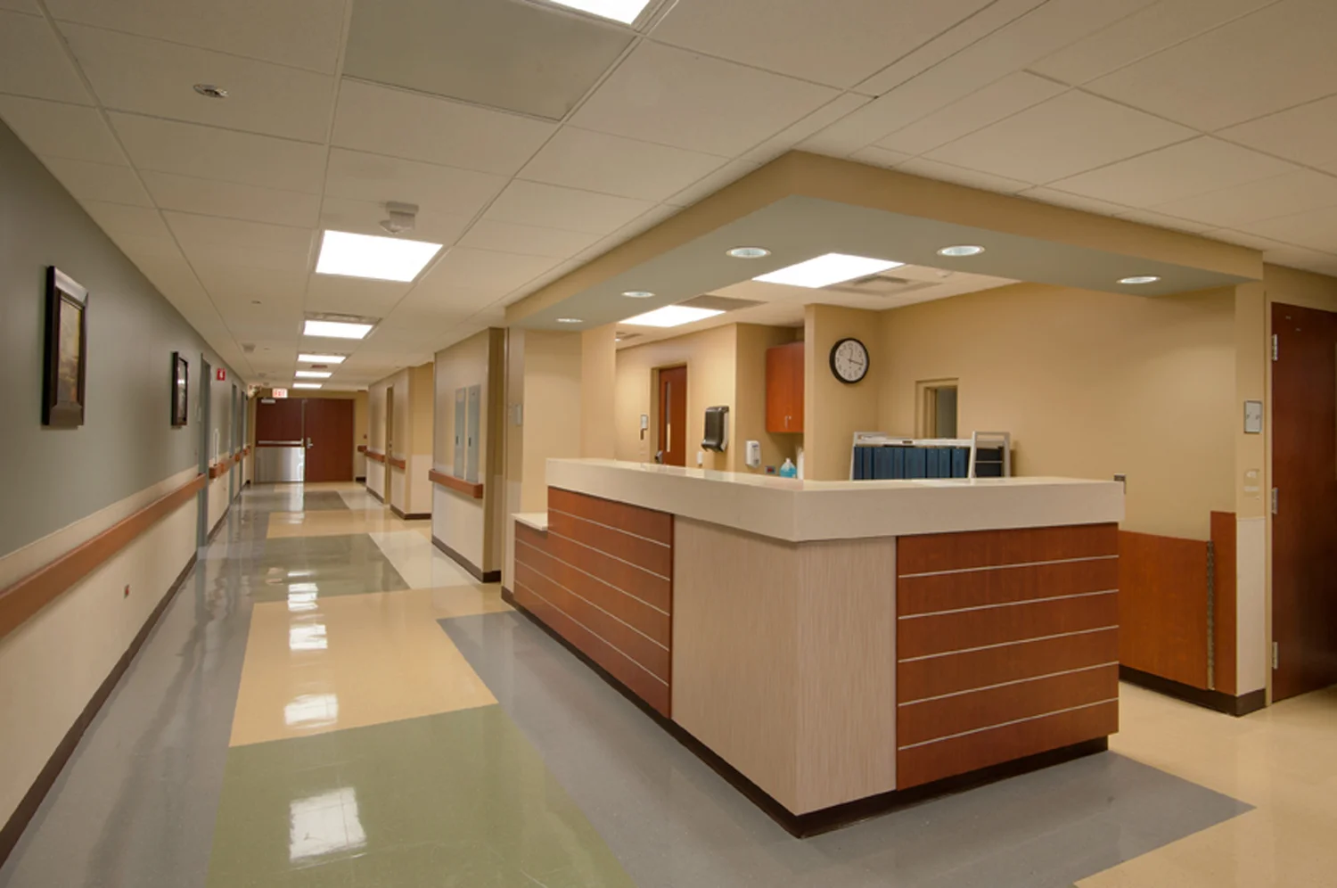 South+Shore+Ger-Psych_Nurse+Station_300dpi_ROOT.jpg