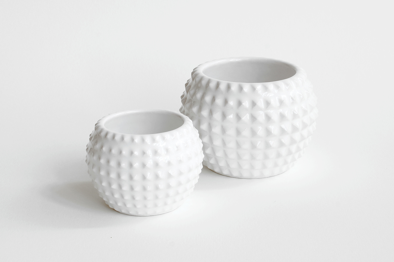 sebastian-misiurek-simplus-design-ceramic-stud-planter-04.jpg
