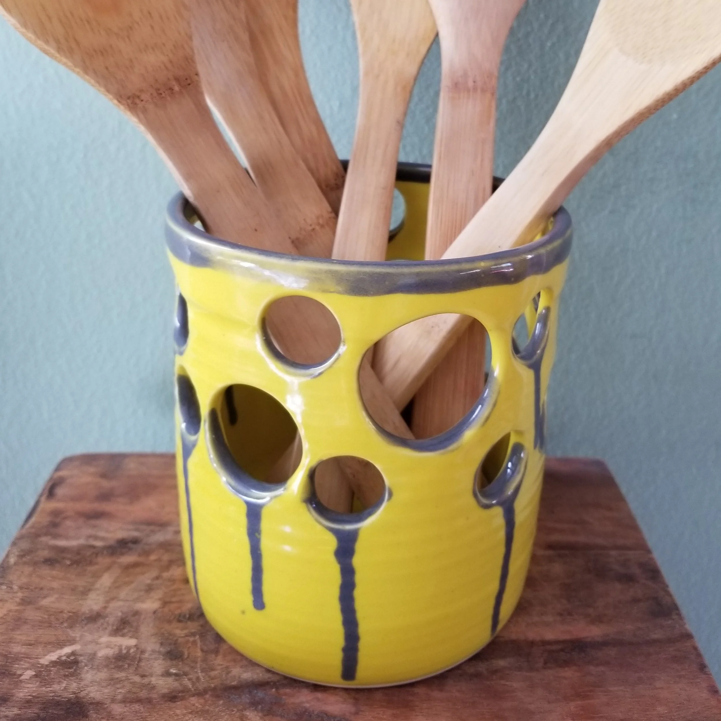 Kitchen utensil holder