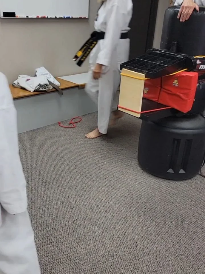 Breaking techniques at our test today. The students demonstrated focus, determination, and positive mental attitudes! All the parents and black belts were so happy for them.😀

#Taekwondo #worldfederation #kukkiwon #uskmaf #selfdefense