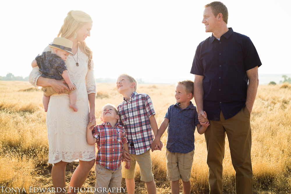 Tonya Edwards | Oroville Family Photographer | family of six