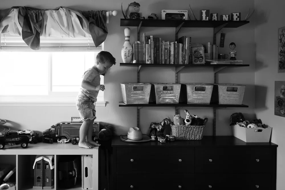 Tonya Edwards | Oroville Family Photographer | little boy playing in his room