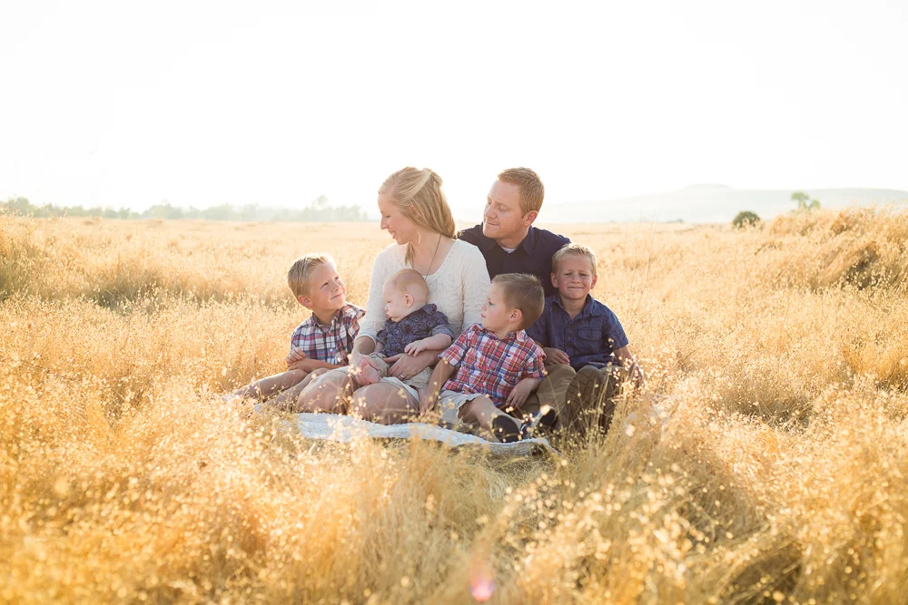 Tonya Edwards | Oroville Family Photographer | family of six snuggling on a blanket at summer sunset