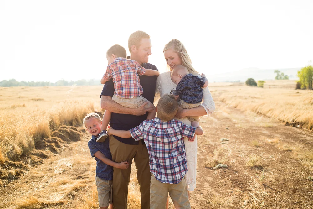 Tonya Edwards | Oroville Family Photographer | family of six hugging and standing together in a field