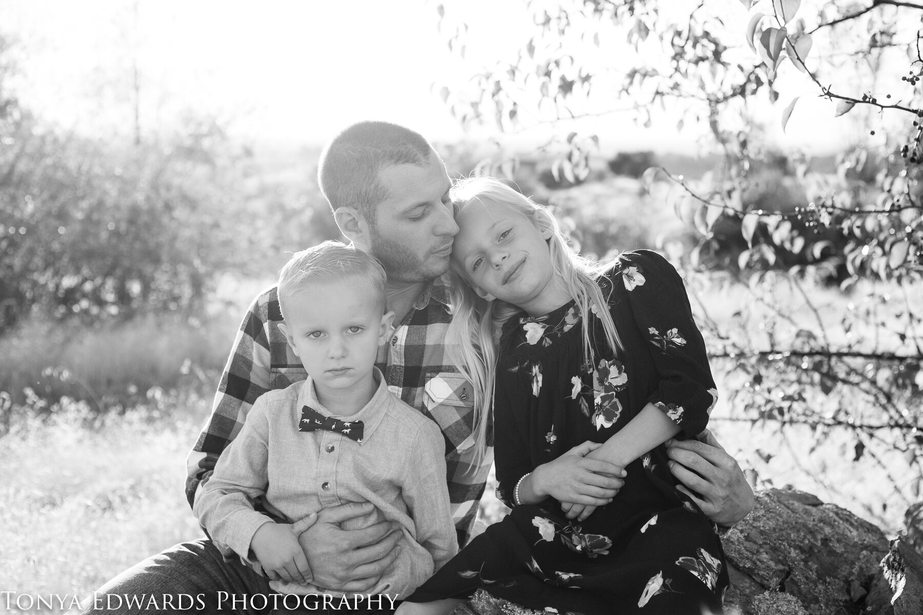 Tonya Edwards | Oroville Family Photographer | father son daughter golden hour