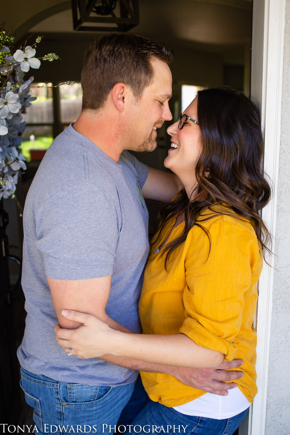 Tonya Edwards | Oroville Photographer | in-home lifestyle family session with pets