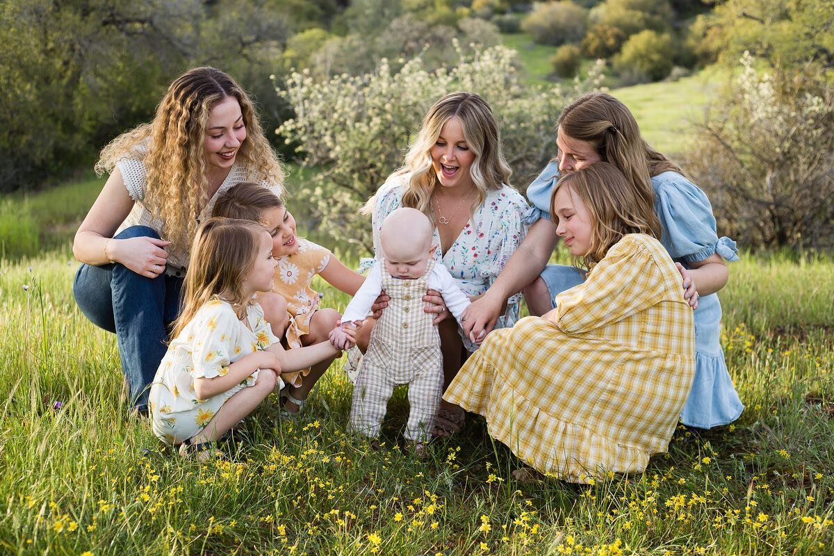 Extended family sessions are a little different than your average family session. More people means more time spent coordinating, posing, and making sure I check all the boxes for my clients. 

But they have their own special kind of magic. 

With mu