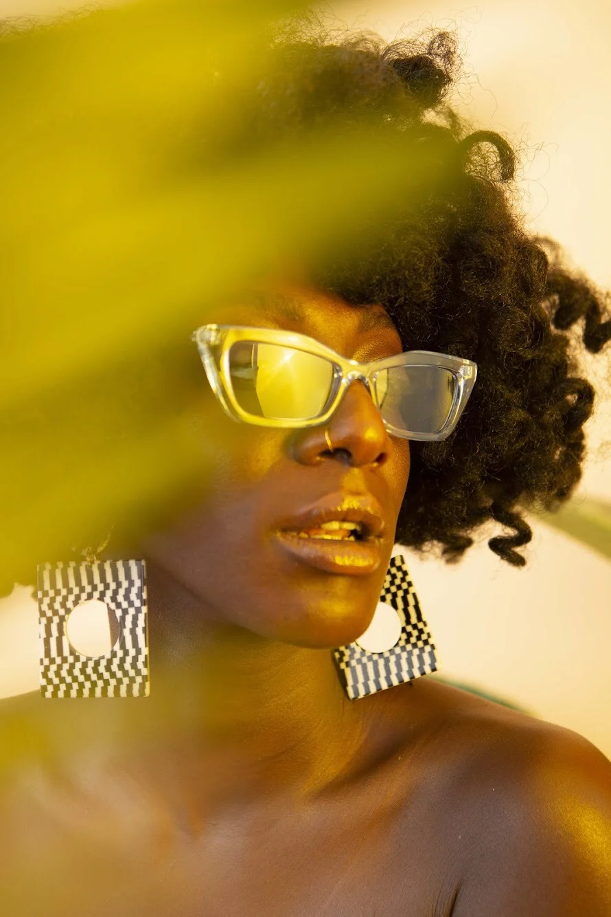  The Look Authority Accessory Shop  Makeup: Yvette Oduro  Stylist: Sal Yvat (salsogroovy.co)  Photographer: Alexus McLane (www.alexusmclanephoto.com)  Model: Abena Boamah (www.hanahanabeauty.com) 