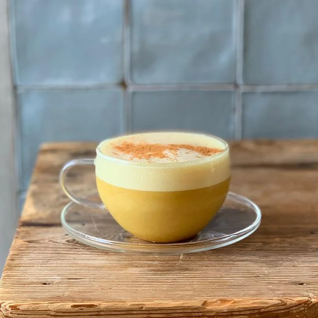 #goldenlatte
昨冬、人気を博した
ゴールデンラテが再販売です✨
ターメリックとアガベシロップが
アーモンドミルクにぴったり🥛
クセになる美味しさです😍by.店長
.
#ballontokyo #nakameguro 
#veganjapan #vegantokyo
#japanvegan #tokyovegan
#falafel #sandwich #turmeric
#ゴールデンラテ #ターメリック
#アーモンドミルク #almondmilk 
#アーモンドミルクラテ #happycow
#中目黒ランチ #中目黒カフェ #中目黒