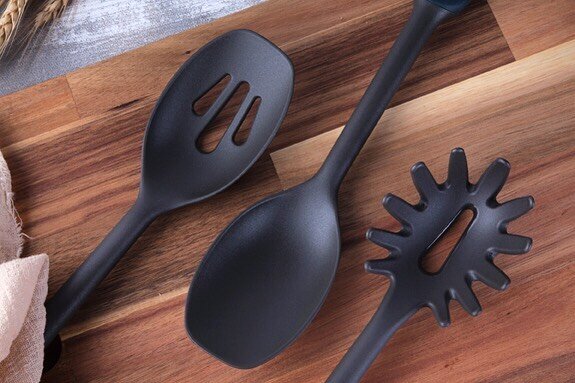 Steelcore Nylon serving and cooking spoons! Great for heavy pasta and sauce. Extra sturdy no flex design. #cookduo #homecooking #cookingtools #nylonkitchentools