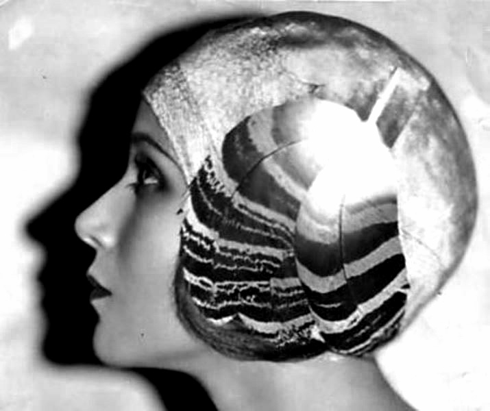 irving-chidnoff-portrait-of-the-actress-dolores-del-rio-1929-via-fanpix.jpg