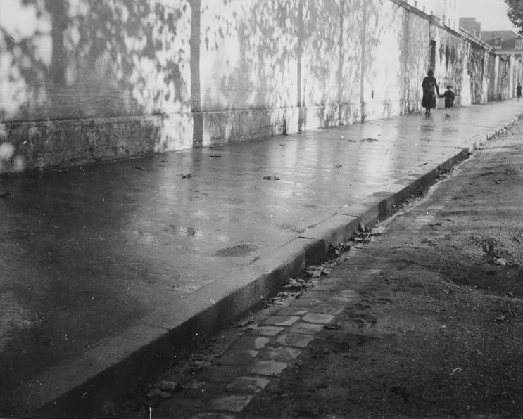 Sidewalk angeled away004_dora-maar.jpg