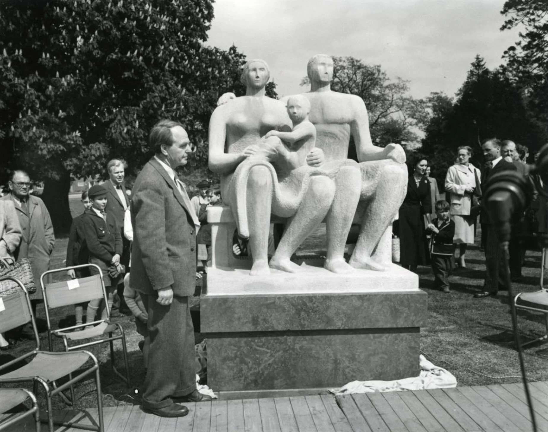 Harlow Family Group (1956), Henry Moore. Harlow, England. (Image: Via Henry Moore Foundation)