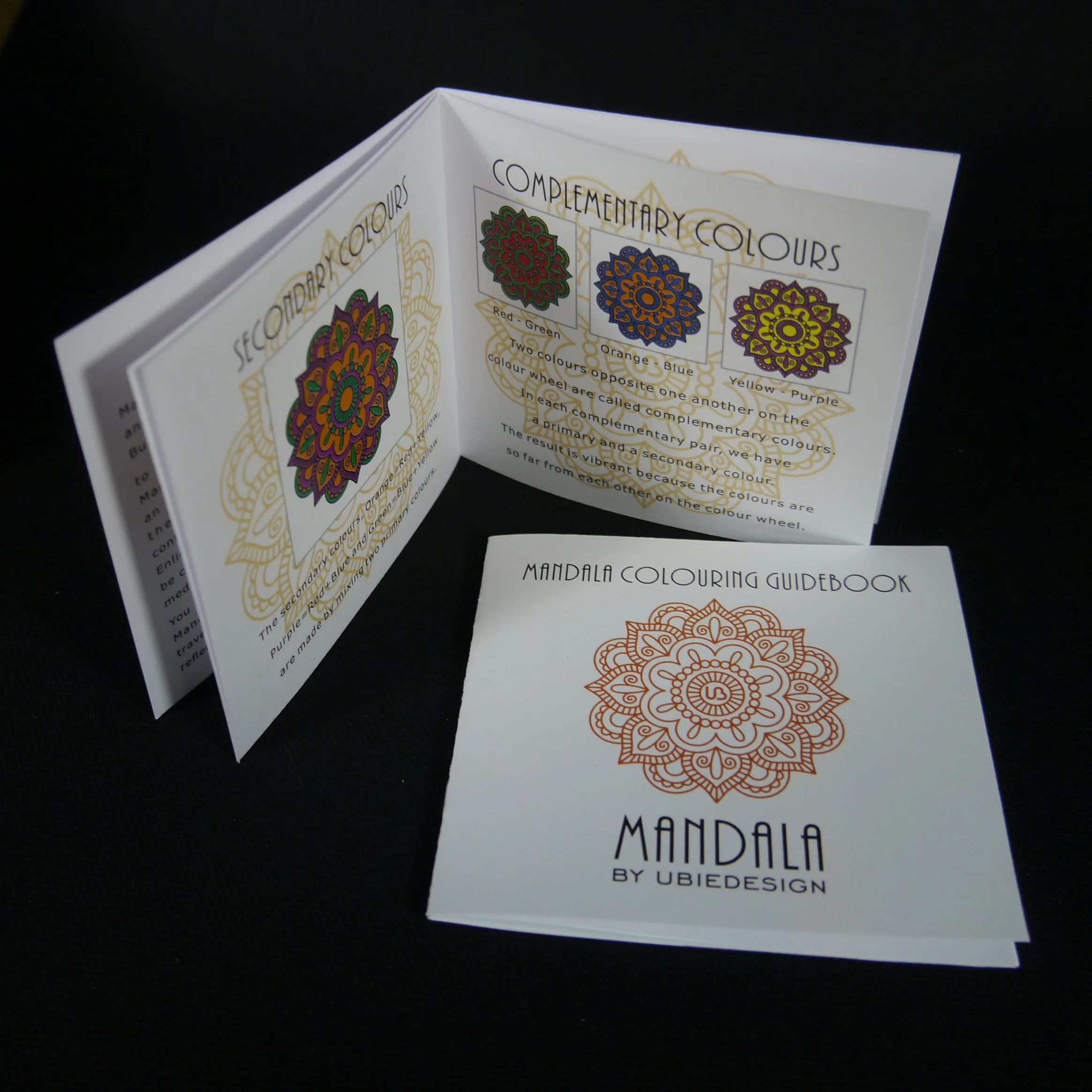 MANDALA COLOURING GUIDEBOOK