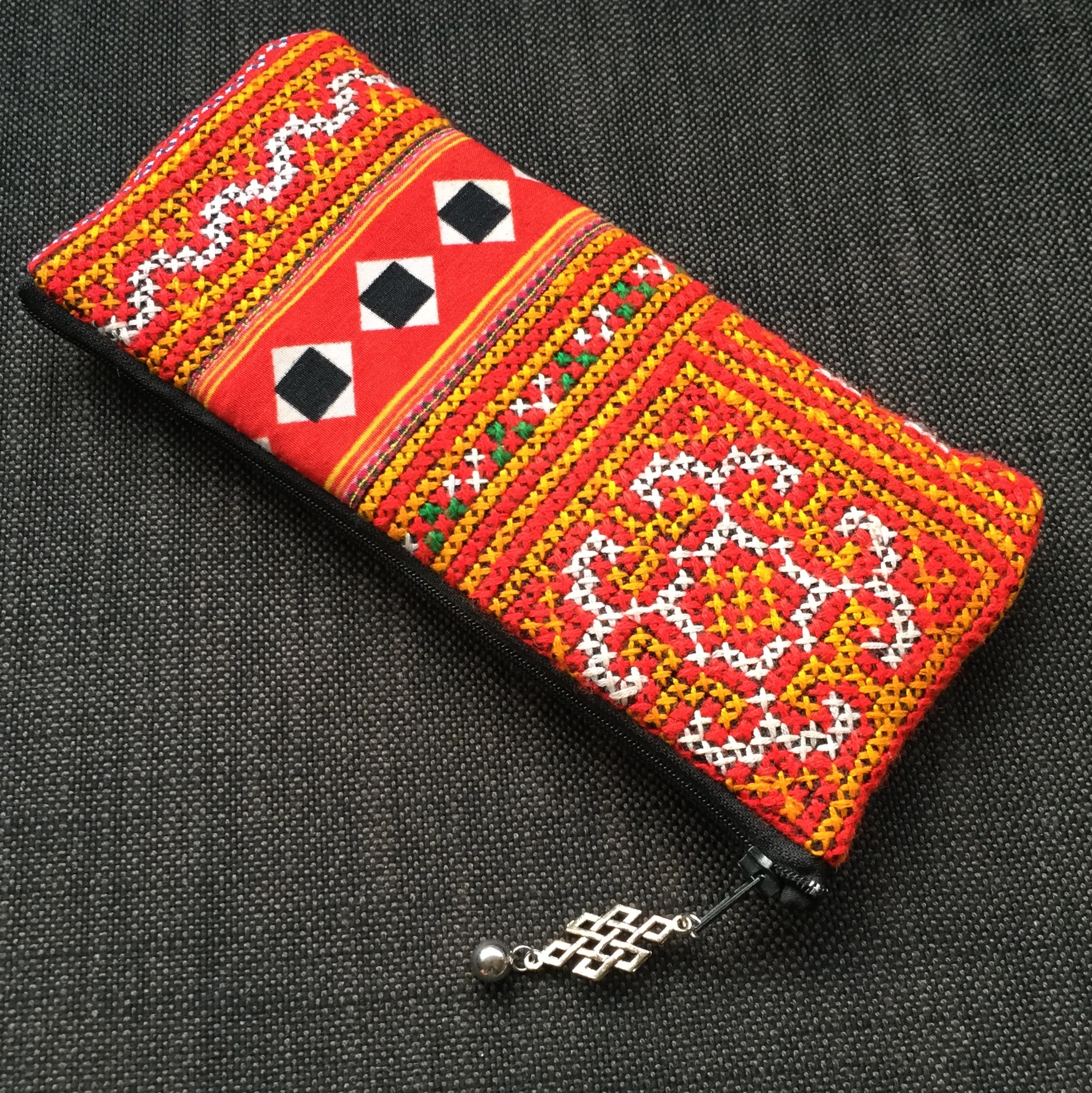 Ethnic make-up purse B