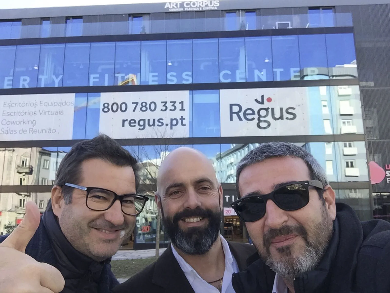 A Equipa da Vector Mais (Duarte Aires, João Quintas e Ricardo Castro) na entrega da obra da Regus.