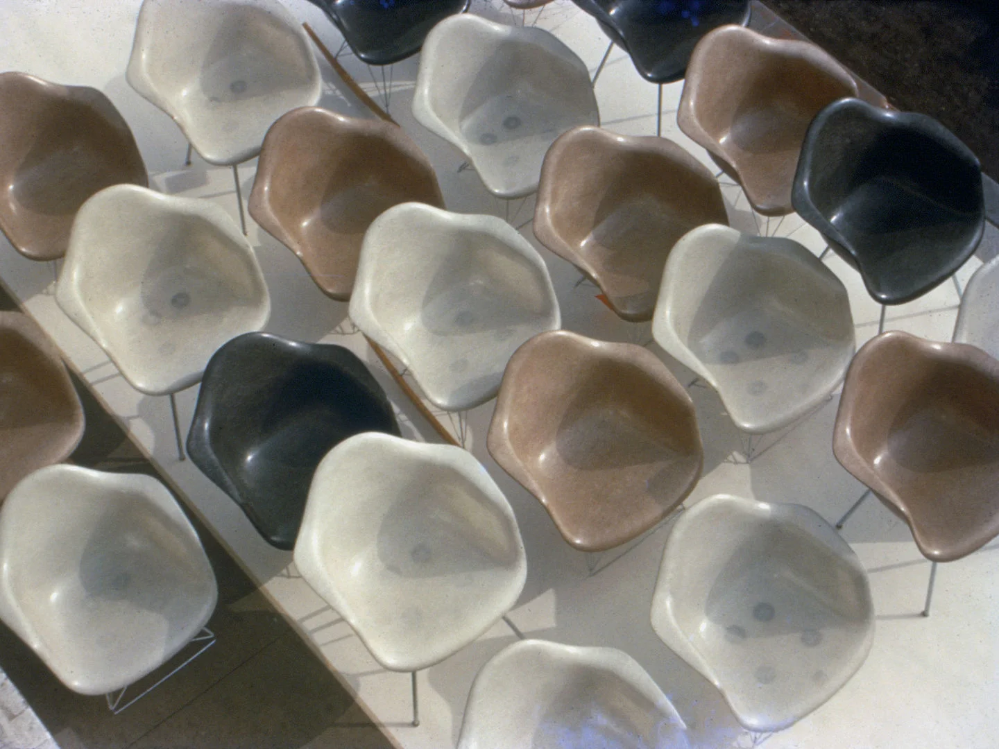 eamesfiberglass_31353778.jpg